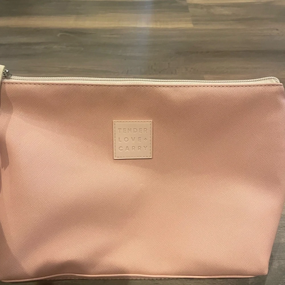 Tender Love Carry Blush Makeup Organizer